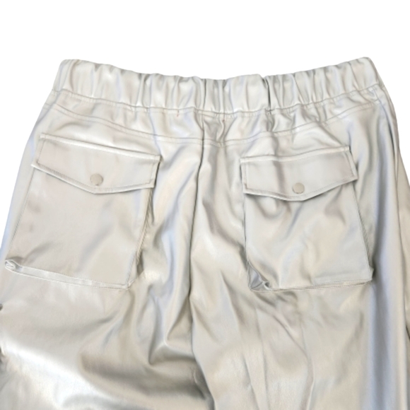 BUTTER SOFT ☆ SILVERì METALLIC ☆ FAUX LEATHER CARGO PANTS ☆ 2x ☆ NWT - Picture 5 of 11